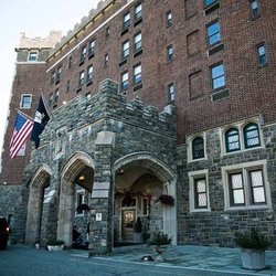 MacArthur's Riverview Restaurant - Grand historic entrance built in 1926, with complimentary valet parking.