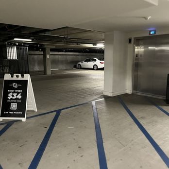 Hot 8 Yoga - 2 hr free parking with validation - Barre Classes Near Me - Culver City, California