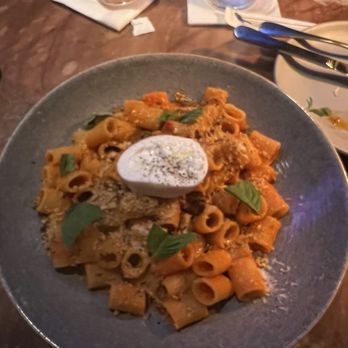 Earls Kitchen + Bar - Spicy chorizo pasta - Cocktail Bars Near Me - Honolulu, Hawaii Earls Kitchen + Bar - Spicy chorizo pasta - Cocktail Bars Near Me - Honolulu, Hawaii
