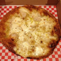 The Bianca pizza has Olive oil, fresh mozzarella, garlic, oregano, and Sea Salt The Bianca pizza has Olive oil, fresh mozzarella, garlic, oregano, and Sea Salt