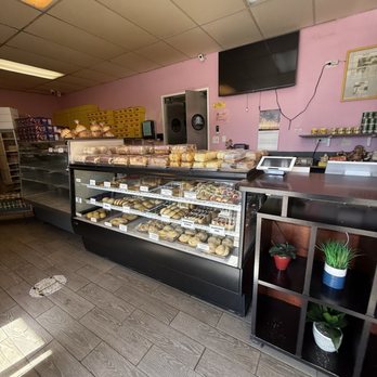 Nanding's Bakery - Inside - Bakeries Near Me - Honolulu, Hawaii