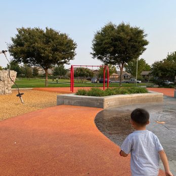 Kunsting Park - Yes there's a pair of swings! - Parks Near Me - Elk Grove, California