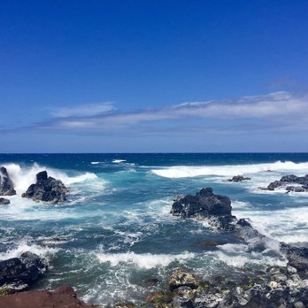 Hookipa Beach Park - The Surf at Ho'okipa Beach Park - Parks Near Me - Paia, Hawaii