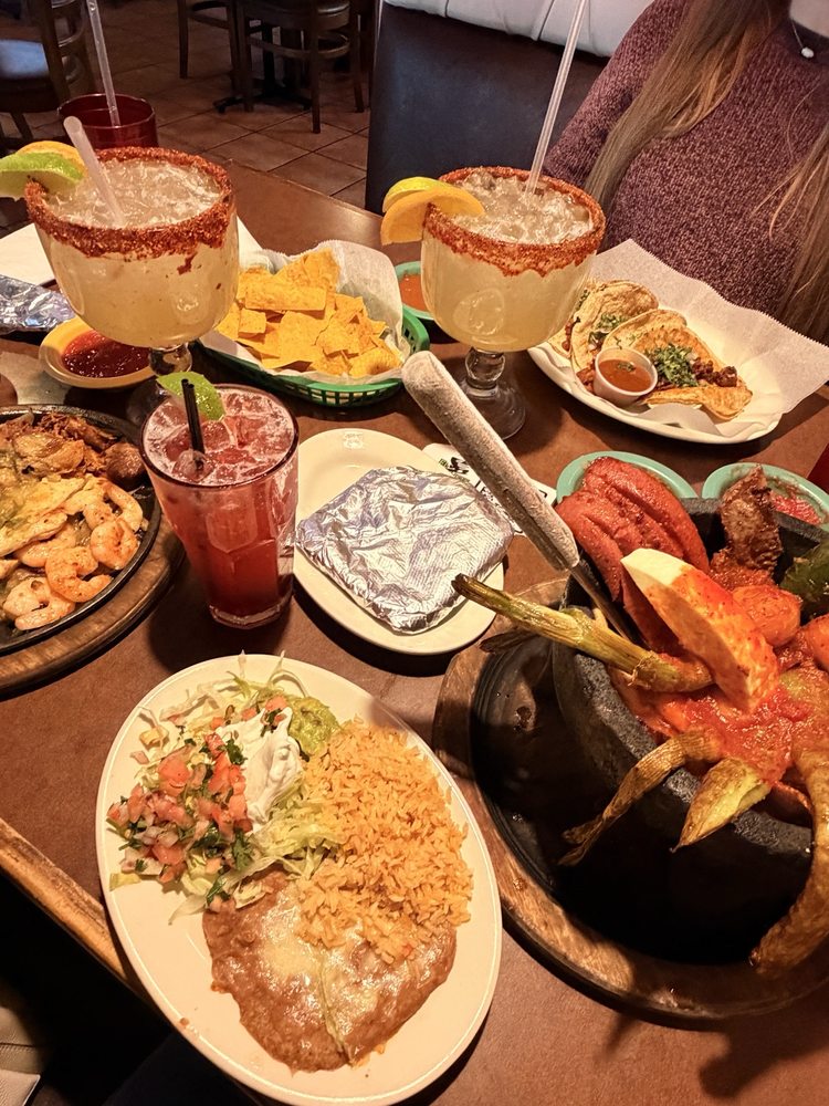 El Molcajete Cantina & Grill