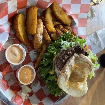 Fuddruckers - Southwest burger - Burgers Near Me - Albuquerque, New Mexico