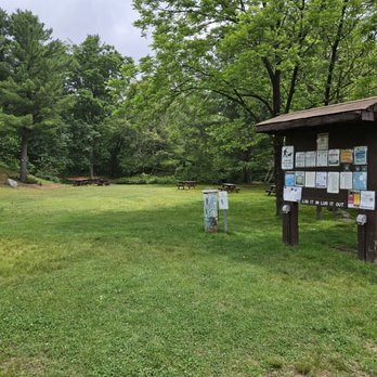Blackstone River & Canal State Park - Picnic tables and info - Hiking Near Me - Uxbridge, Massachusetts