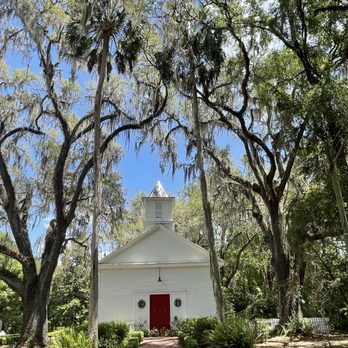 Micanopy - Quaint church - Local Flavor Near Me