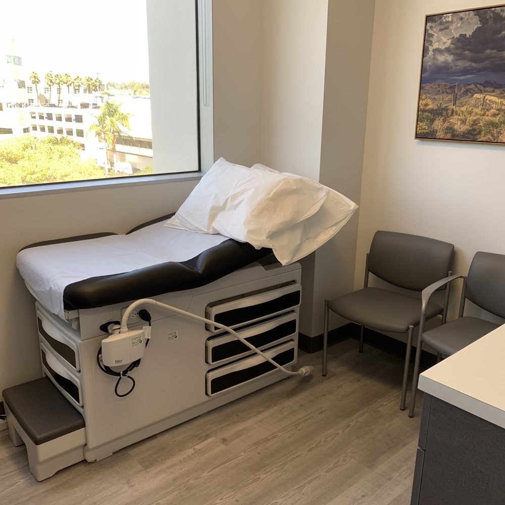 Mehran Movassaghi, MD - Exam room modern bed - Oncologist Near Me - Santa Monica, California Mehran Movassaghi, MD - Exam room modern bed - Oncologist Near Me - Santa Monica, California