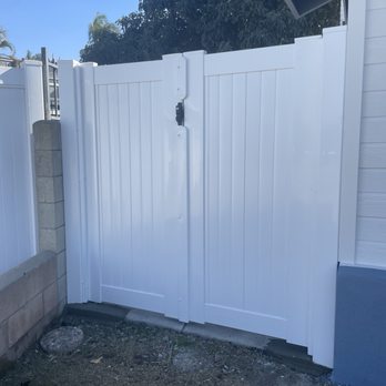 Pro Vinyl Fencing - Gate #1 after - Fences & Gates Near Me - Burbank, California Pro Vinyl Fencing - Gate #1 after - Fences & Gates Near Me - Burbank, California