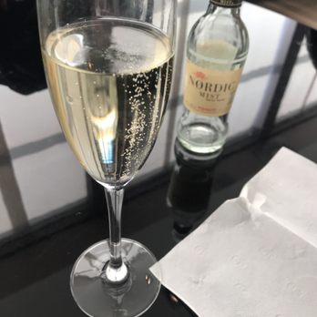 Diamond Lounge - Terminal B - Sparkling wine - Airport Lounges Near Me - Zaventem, VBR