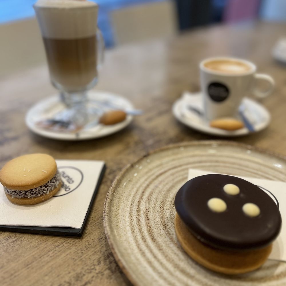Punto Caramelo - Cappuccino, cafe, alfajores - Cafeteria Near Me - Gijón, O