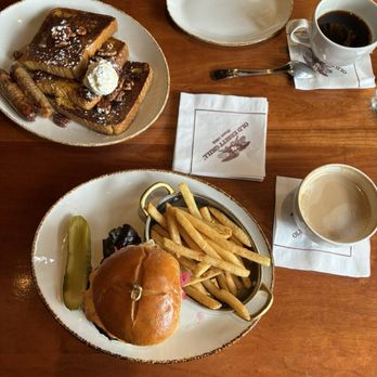 Old Ebbitt Grill - Pimento Bacon Cheeseburger - Bars Near Me - Washington, DC, District of Columbia