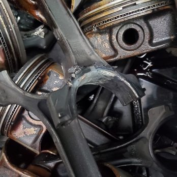 Grease Monkey - Connecting rods and pistons destroyed due to lack of oil - Oil Change Stations Near Me - Jasper, Texas Grease Monkey - Connecting rods and pistons destroyed due to lack of oil - Oil Change Stations Near Me - Jasper, Texas