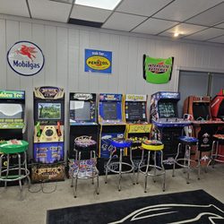 Red's Garage - Waiting room