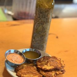 Dos Alas CubaRican Café & Lounge - Tostones and pique hot sauce