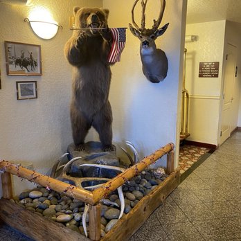 Murphys Suites - Entry - Hotels Near Me - Murphys, California
