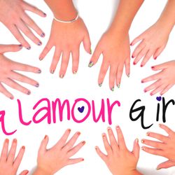 Glitzy Girlz - Nails for all!