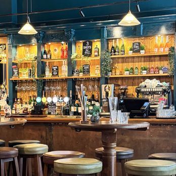 The Garrick Arms - The bar - Pubs Near Me - London, XGL The Garrick Arms - The bar - Pubs Near Me - London, XGL
