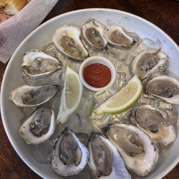 Popei's Clam Bar - Raw oysters - Seafood Near Me - Bethpage, New York