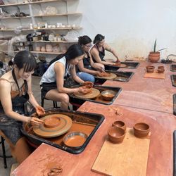 Lago Pottery