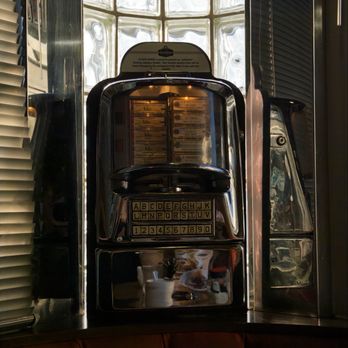 Silver Diner - Jukebox - Diners Near Me - Rockville, Maryland