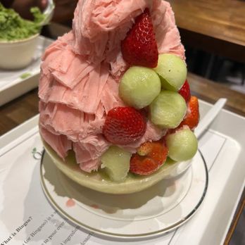 Oakobing - Strawberry Shaved Ice + Melon Balls + Fresh Strawberries - Shaved Ice Near Me - Los Angeles, California