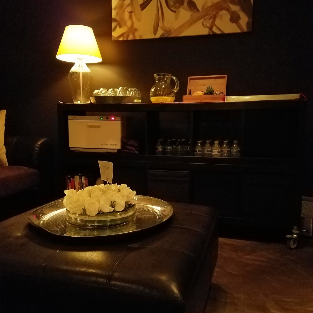 Spa Mariana - Waiting room, fresh flowers, water, hot tea... - Skin Care Near Me - Birmingham, Michigan Spa Mariana - Waiting room, fresh flowers, water, hot tea... - Skin Care Near Me - Birmingham, Michigan