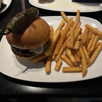Blue Goose - Yellowstone Burger - New American Near Me - St. Clair Shores, Michigan