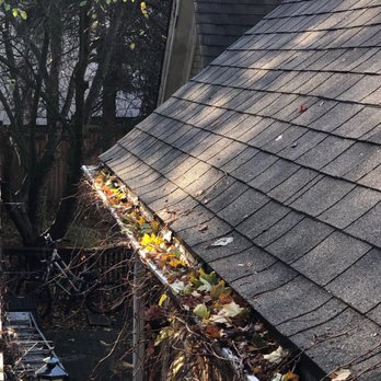 Semo Cleaning Services - Eavestrough before our touch - Window Washing Near Me Semo Cleaning Services - Eavestrough before our touch - Window Washing Near Me