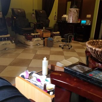 Le Nails - Inside - Nail Salons Near Me - Jacksonville, Florida
