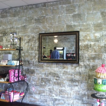Cupcake Castle - Cute atmosphere - Cupcakes Near Me - Fairlawn, Ohio