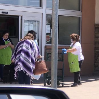 JOANN Fabric and Crafts - JoAnn Fabrics in Hesperia, CA April 4 2020. Employees not wearing gloves or mask, and other employee wearing mask and gloves. - Fabric Stores Near Me - Hesperia, California JOANN Fabric and Crafts - JoAnn Fabrics in Hesperia, CA April 4 2020. Employees not wearing gloves or mask, and other employee wearing mask and gloves. - Fabric Stores Near Me - Hesperia, California