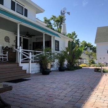 Grandview Bed & Breakfast - View from the pool area and back porch - Bed & Breakfast Near Me - Mount Dora, Florida