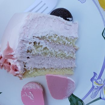Sheng Kee Bakery - Slice of pig cake - Bakeries Near Me - Richmond, California Sheng Kee Bakery - Slice of pig cake - Bakeries Near Me - Richmond, California