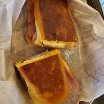 Señor Pan Café Kendall - Media Noche Sandwich - Cuban Near Me - Miami, Florida Señor Pan Café Kendall - Media Noche Sandwich - Cuban Near Me - Miami, Florida