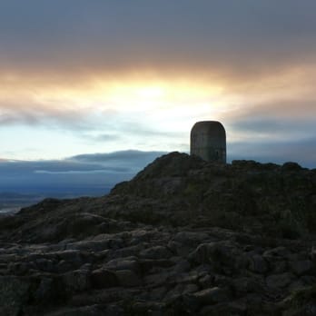 Arthur's Seat - Beautiful sunrise - Hiking Near Me - Edinburgh, EDH Arthur's Seat - Beautiful sunrise - Hiking Near Me - Edinburgh, EDH