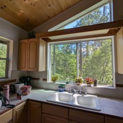 Silver Pines Lodge - Kitchen window view Mama Bear