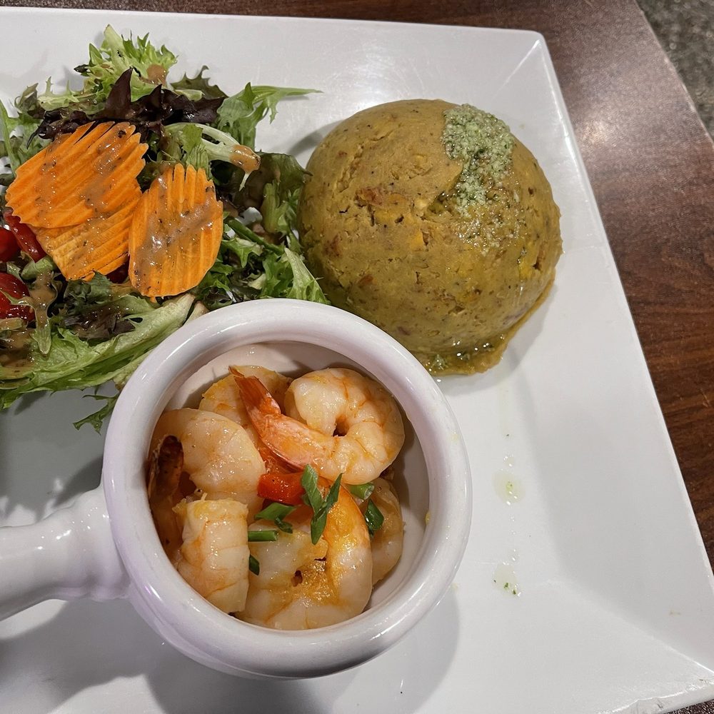 Grillers Puerto Rico - Mofongo con camarones en al lado. Esto fue ordenado así para un niño. - Puerto Rican Near Me - Orlando, Florida Grillers Puerto Rico - Mofongo con camarones en al lado. Esto fue ordenado así para un niño. - Puerto Rican Near Me - Orlando, Florida