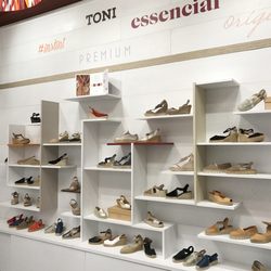 Toni Pons - Las alpargatas Toni Pons se dividen en colecciones: Origens, Esscencial, Premium, Toni, #instint y Kids