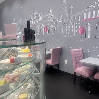 Le Macaron French Pastries - Decor - Desserts Near Me - Carmel, Indiana