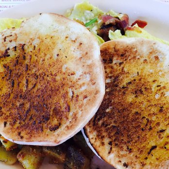 Joe's Diner - Omelet with mushrooms, spinach, bacon, and feta With home fries and Portuguese Bread. The best! - Breakfast & Brunch Near Me - Taunton, Massachusetts