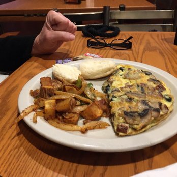 Walt's Other Pub - Omelette and hash browns - Pubs Near Me - Lafayette, Indiana