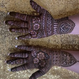 Henna ! Henna !