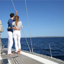 Lodgerstrip - Always dreamed to sleep on a boat? That's possible