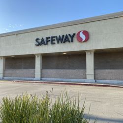 Safeway - Outside