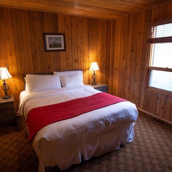 Banff Gate Mountain Resort - Hostels Near Me - Canmore, Alberta