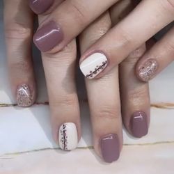 Nails by Jewelsoshiny