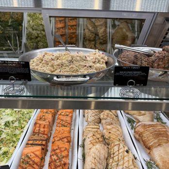 Erewhon - Café options. Zoom in on the label to see the clean ingredients on their offerings! - Grocery Near Me - Calabasas, California