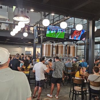 Crooked Can Brewery - Breweries Near Me - Minneola, Florida