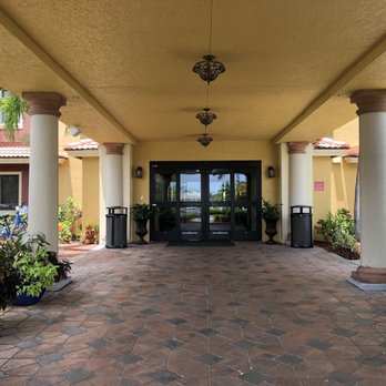 Staybridge Suites Naples-Gulf Coast - View of the front doors - Hotels Near Me - Naples, Florida Staybridge Suites Naples-Gulf Coast - View of the front doors - Hotels Near Me - Naples, Florida